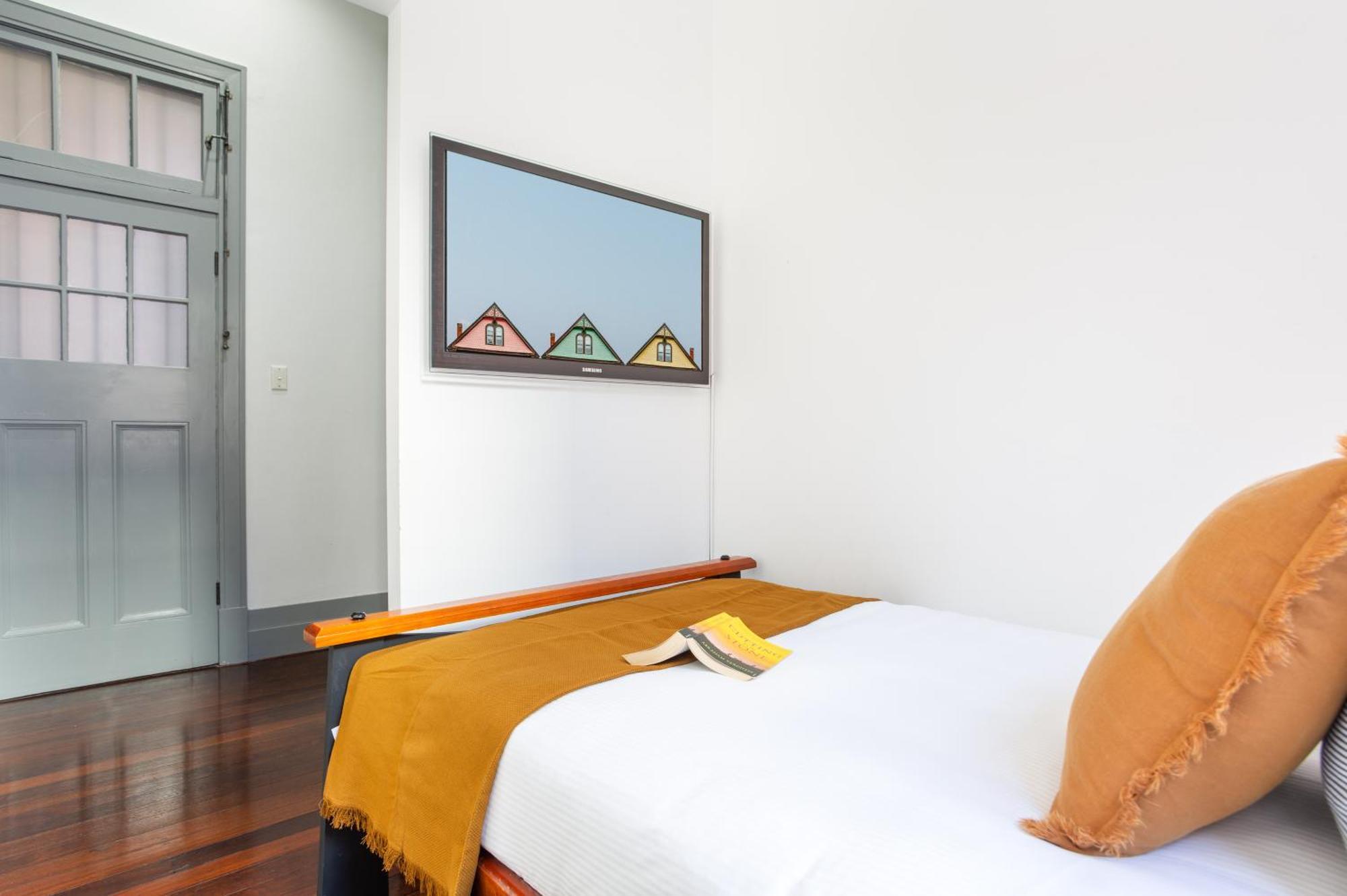 Harbourfront 3 Bed 2 Bath Opposite Manly Wharf With Harbour Views Apartment *