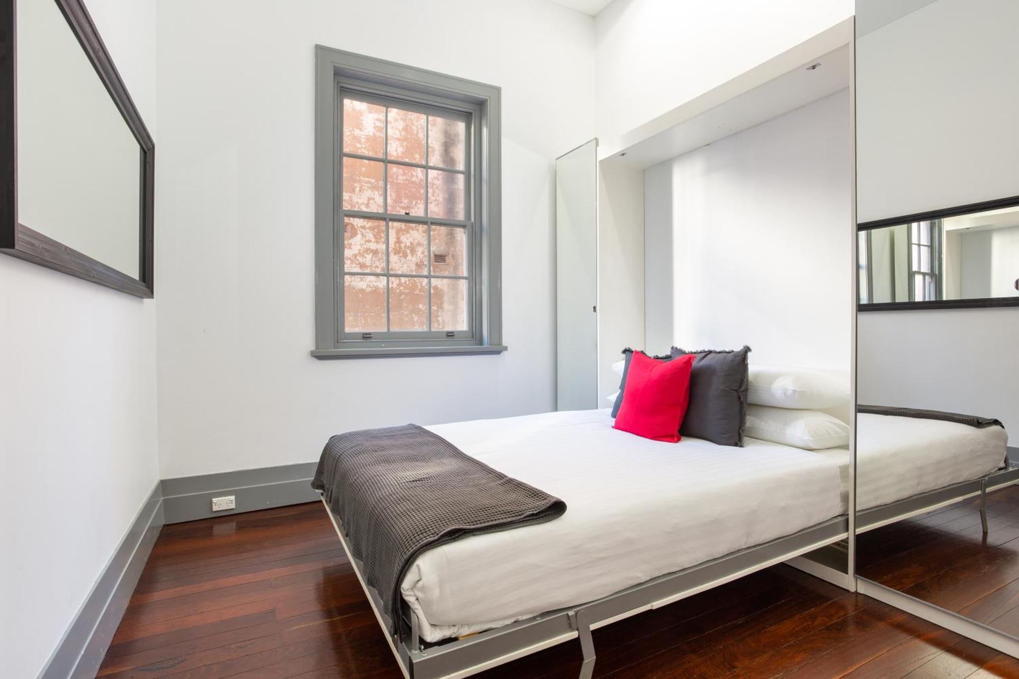 Apartment Harbourfront 3 Bed 2 Bath Opposite Manly Wharf With Harbour Views *